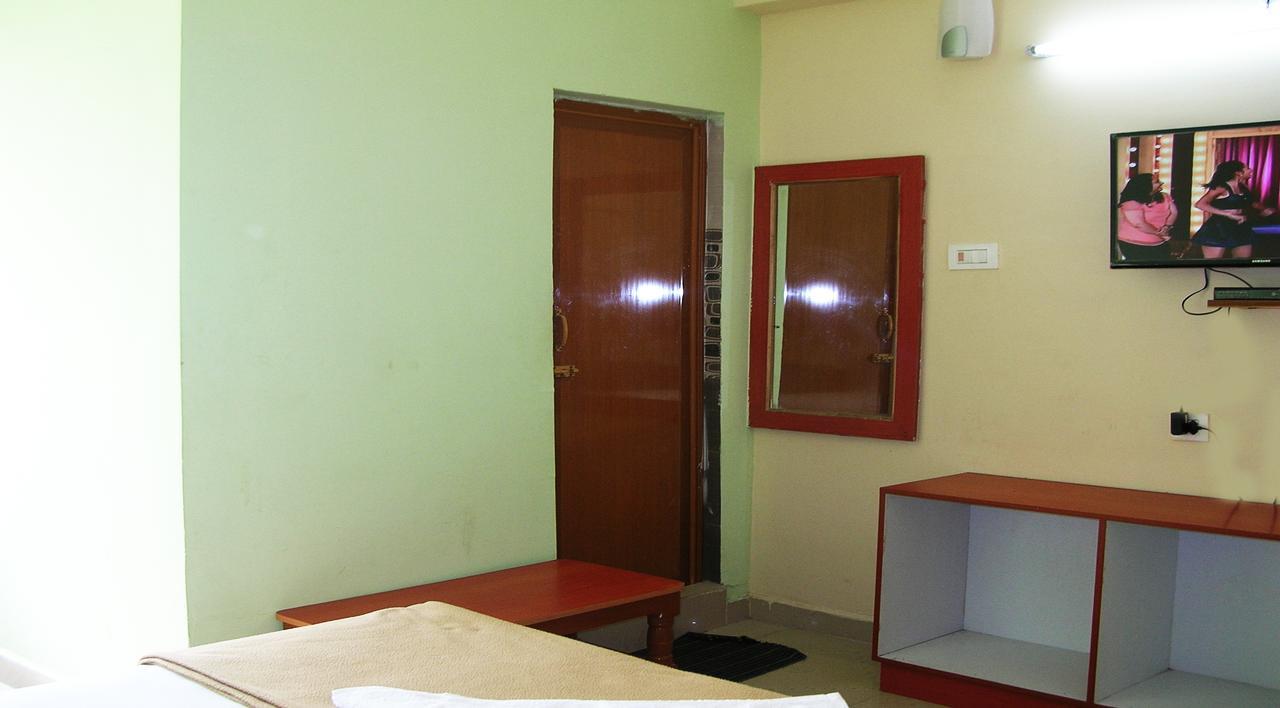 Hotel Ssb Residency à Tirupati Extérieur photo