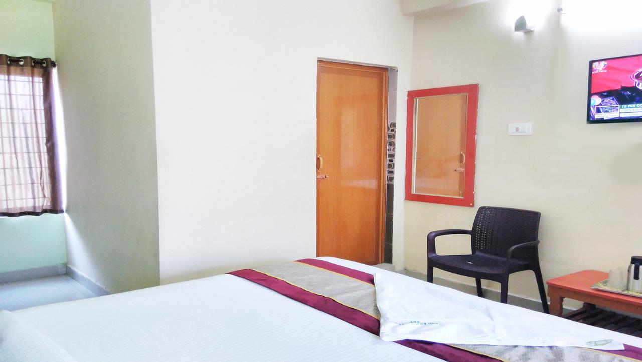 Hotel Ssb Residency à Tirupati Extérieur photo