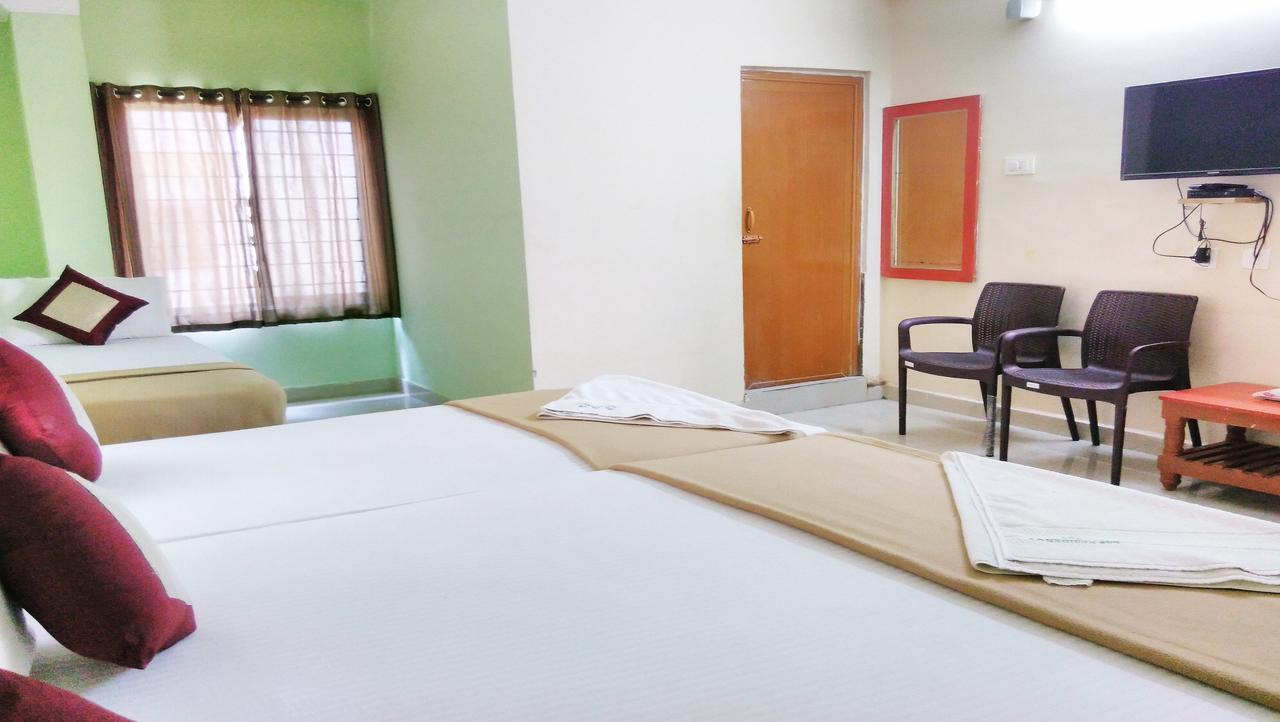 Hotel Ssb Residency à Tirupati Extérieur photo